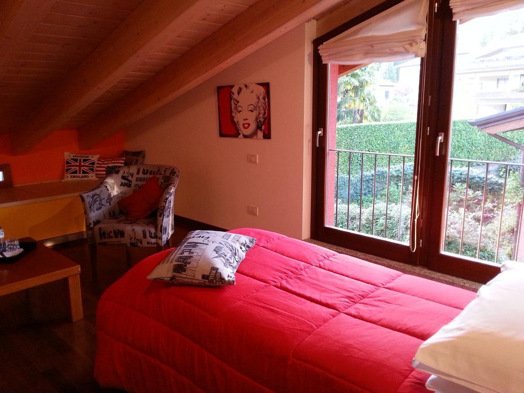 B&B Douglas House Varese Esterno foto
