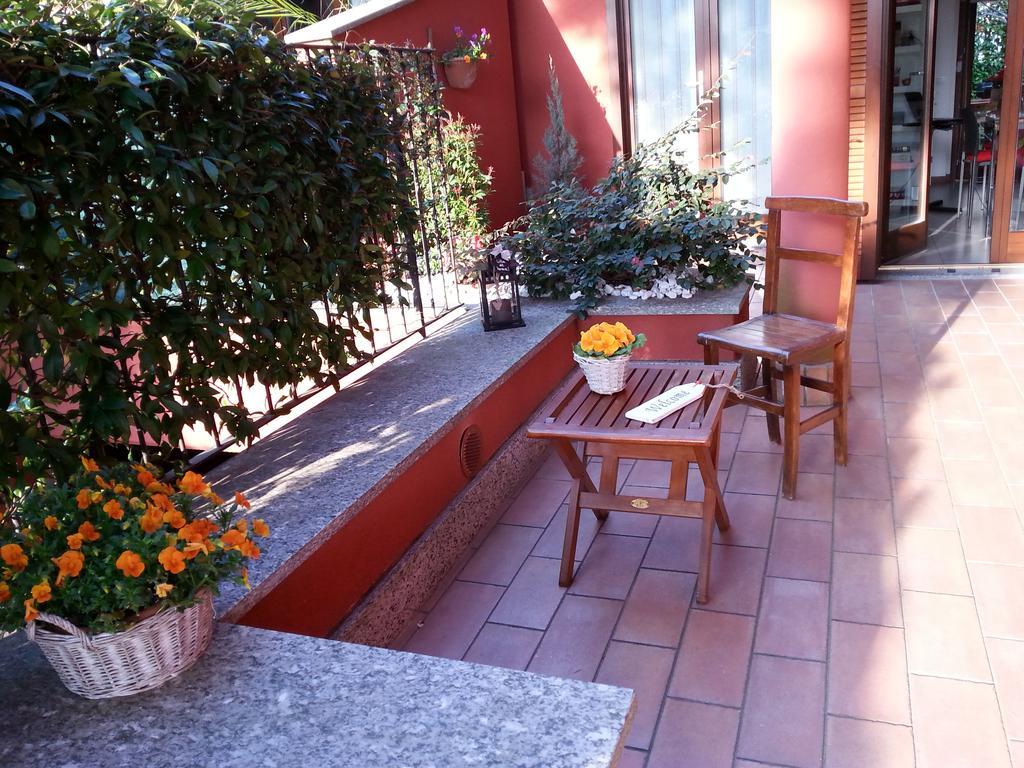 B&B Douglas House Varese Esterno foto